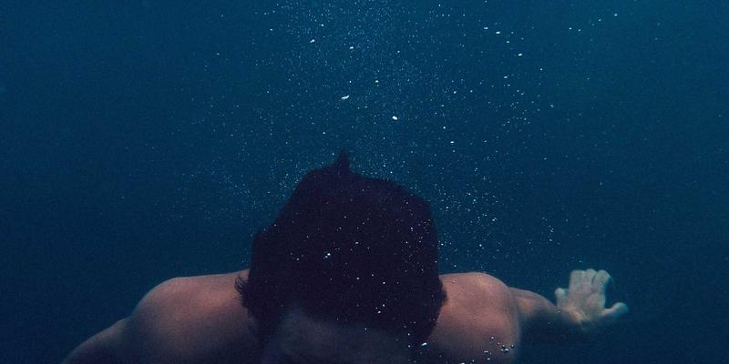 洛阳职场人颈椎腰椎告急？中医养生结合河南医疗，打造办公族健康防线